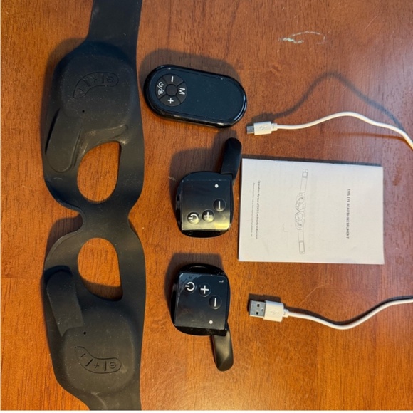 Vilifti Rejuvenating EMS Eye Mask - Black - Picture 2 of 4